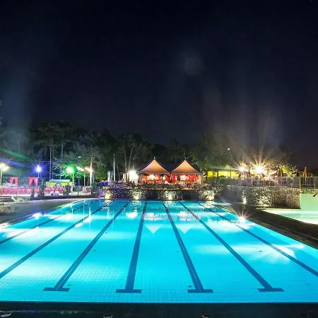 Camping Village Mare Pineta 103s בית נופש *