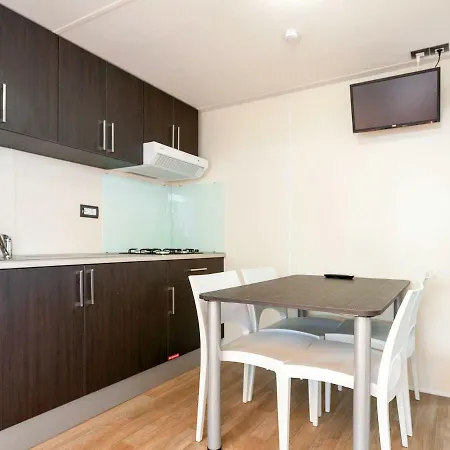 בית נופש Camping Village Mare Pineta 103s *